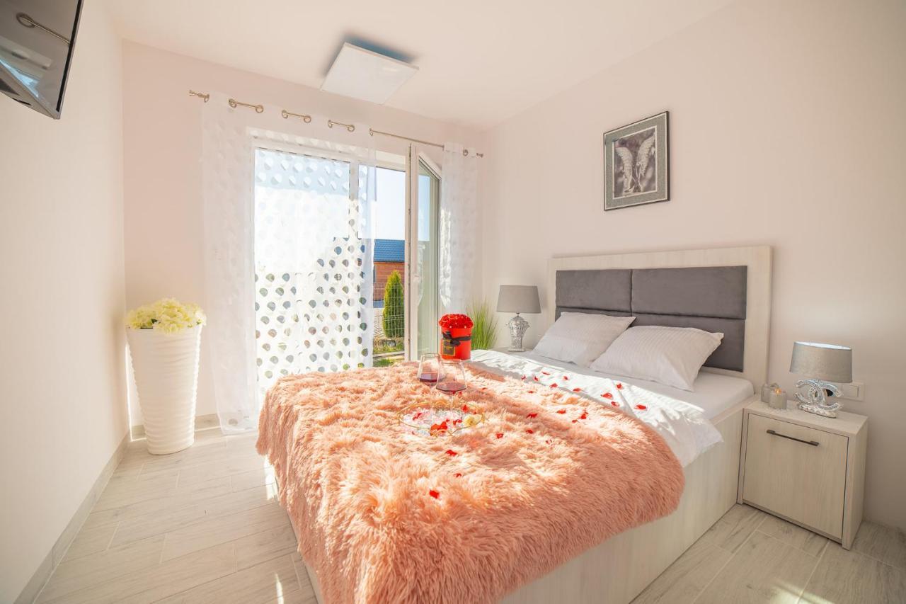 Apartamenty Scarlet ดาร์โวโว ภายนอก รูปภาพ